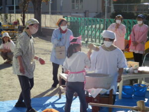 まつがね保育園　もちつき
